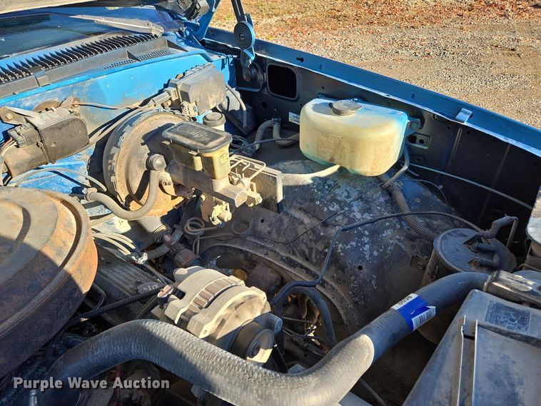 image for item EQ3572 1992 Chevrolet  K1500 pickup truck