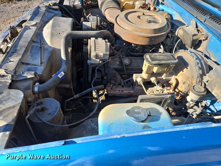 image for item EQ3572 1992 Chevrolet  K1500 pickup truck