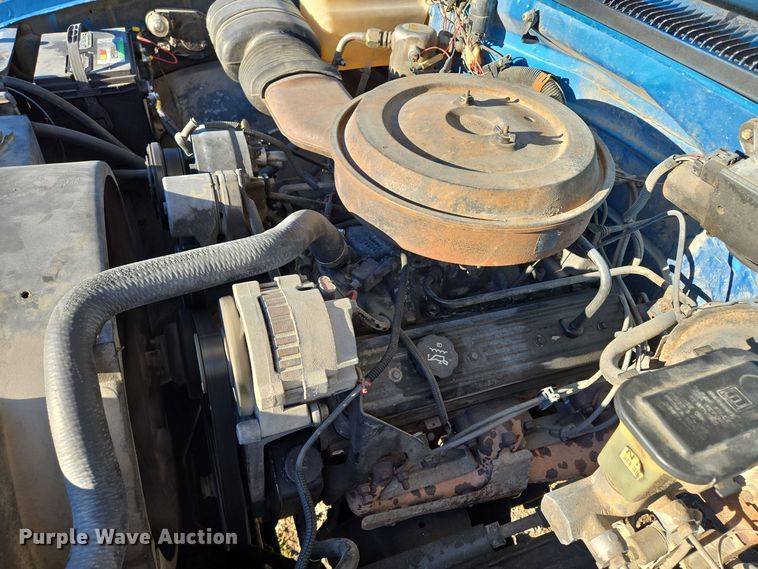 image for item EQ3572 1992 Chevrolet  K1500 pickup truck