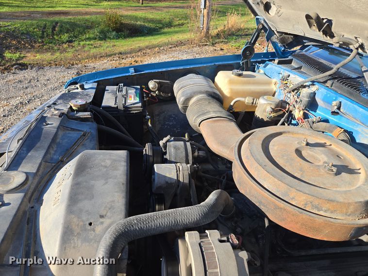 image for item EQ3572 1992 Chevrolet  K1500 pickup truck