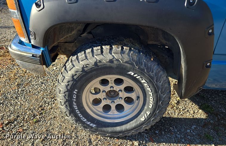 image for item EQ3572 1992 Chevrolet  K1500 pickup truck
