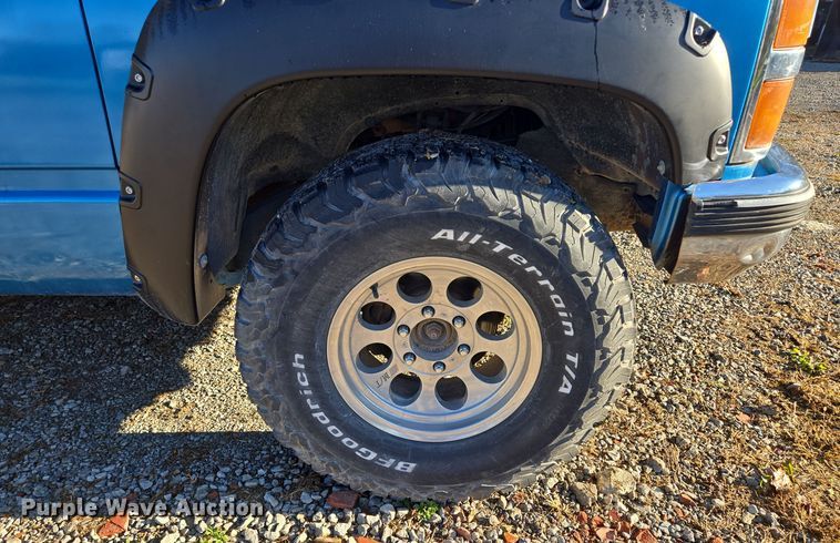 image for item EQ3572 1992 Chevrolet  K1500 pickup truck