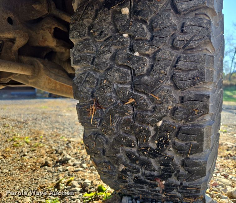 image for item EQ3572 1992 Chevrolet  K1500 pickup truck