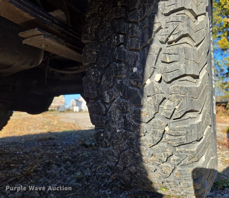 image for item EQ3572 1992 Chevrolet  K1500 pickup truck