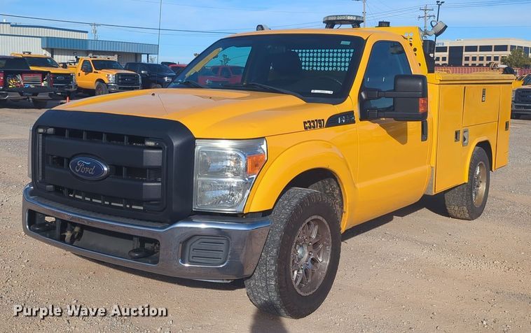 image for item ER4503 2016 Ford F350 Super Duty utility bed pickup truck