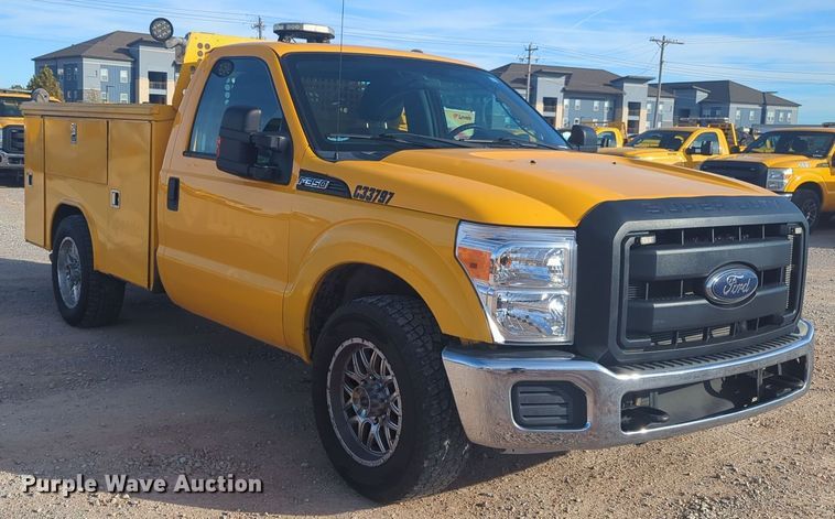 image for item ER4503 2016 Ford F350 Super Duty utility bed pickup truck