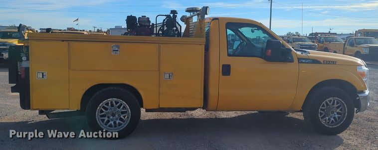 image for item ER4503 2016 Ford F350 Super Duty utility bed pickup truck