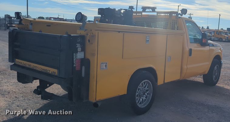 image for item ER4503 2016 Ford F350 Super Duty utility bed pickup truck