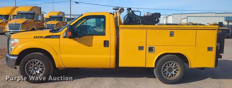 image for item ER4503 2016 Ford F350 Super Duty utility bed pickup truck