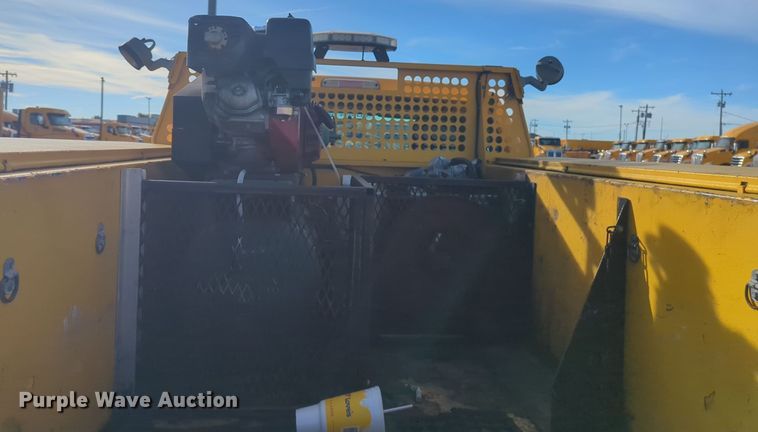 image for item ER4503 2016 Ford F350 Super Duty utility bed pickup truck