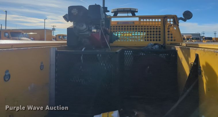 image for item ER4503 2016 Ford F350 Super Duty utility bed pickup truck