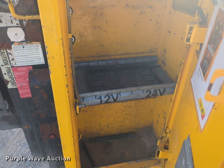 image for item ER4503 2016 Ford F350 Super Duty utility bed pickup truck