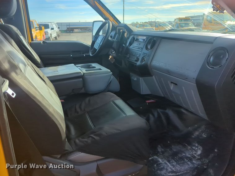 image for item ER4503 2016 Ford F350 Super Duty utility bed pickup truck