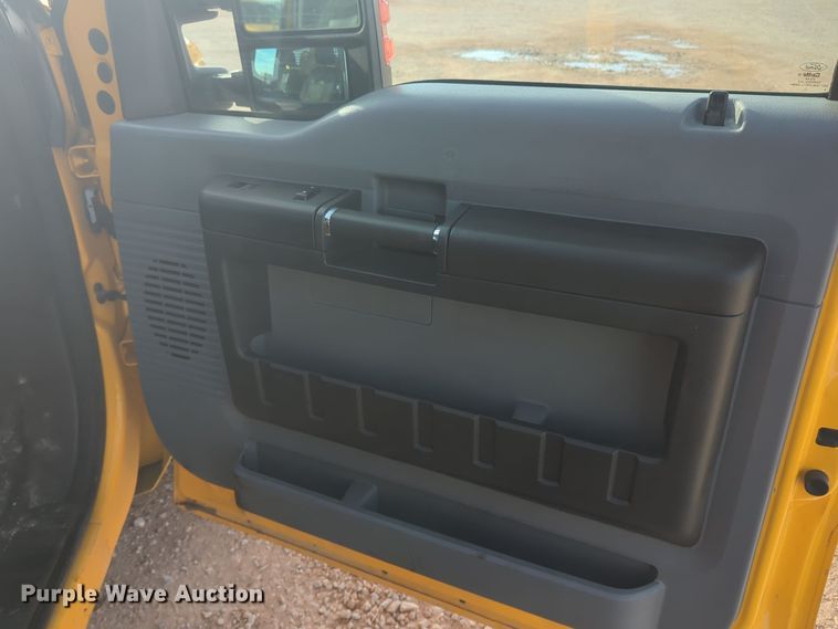 image for item ER4503 2016 Ford F350 Super Duty utility bed pickup truck