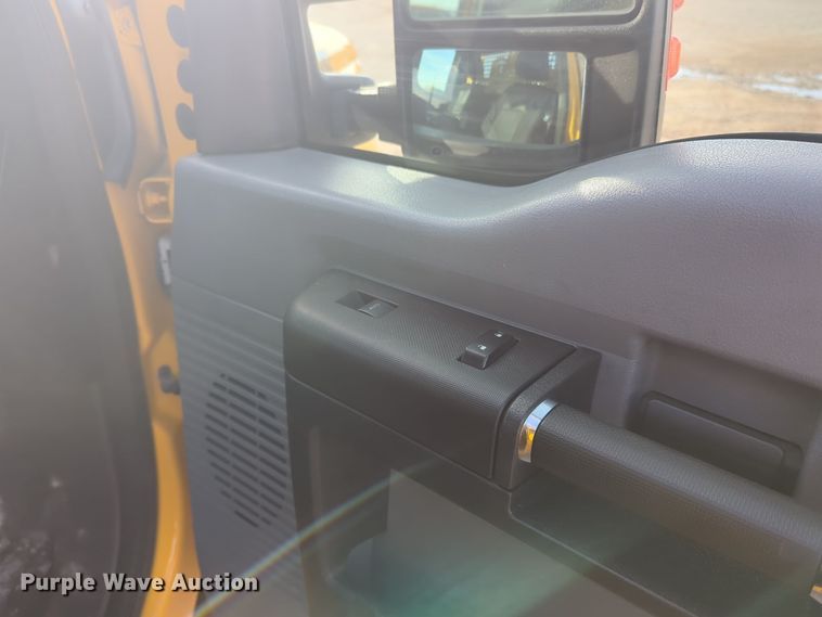 image for item ER4503 2016 Ford F350 Super Duty utility bed pickup truck