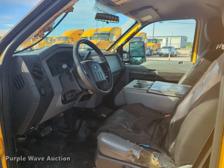 image for item ER4503 2016 Ford F350 Super Duty utility bed pickup truck