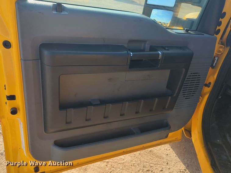 image for item ER4503 2016 Ford F350 Super Duty utility bed pickup truck