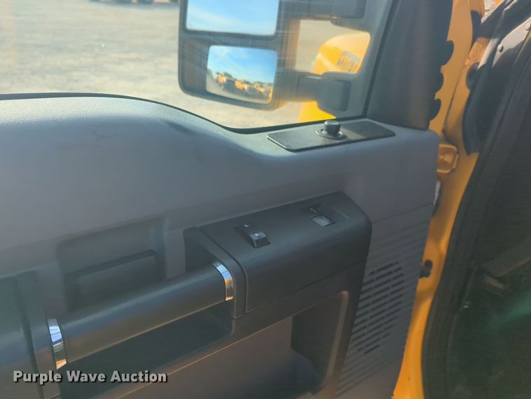 image for item ER4503 2016 Ford F350 Super Duty utility bed pickup truck