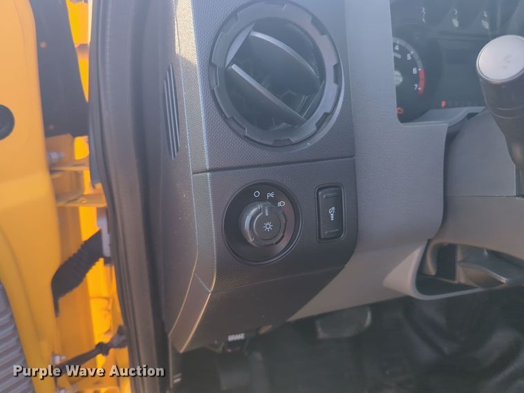 image for item ER4503 2016 Ford F350 Super Duty utility bed pickup truck