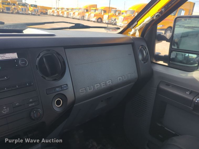 image for item ER4503 2016 Ford F350 Super Duty utility bed pickup truck