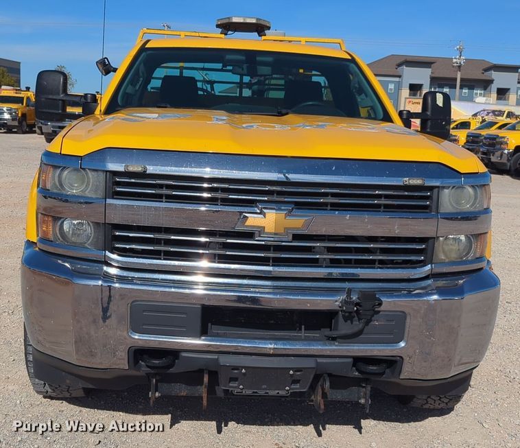 image for item ER4504 2015 Chevrolet Silverado 3500HD utility bed pickup truck