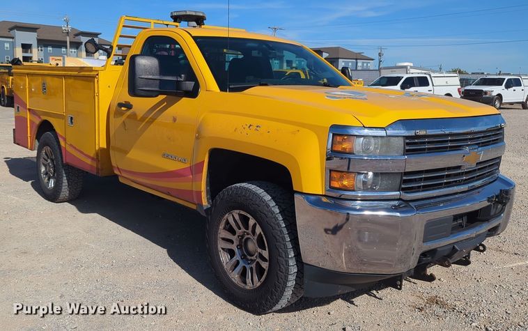 image for item ER4504 2015 Chevrolet Silverado 3500HD utility bed pickup truck