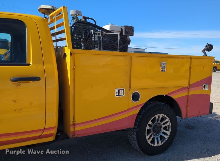 image for item ER4504 2015 Chevrolet Silverado 3500HD utility bed pickup truck