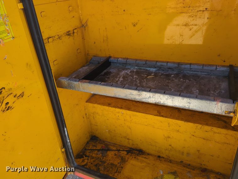 image for item ER4504 2015 Chevrolet Silverado 3500HD utility bed pickup truck