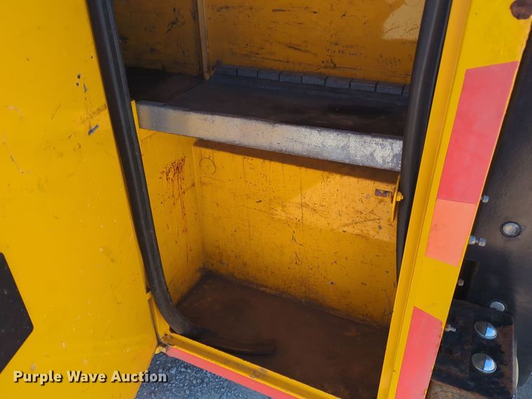 image for item ER4504 2015 Chevrolet Silverado 3500HD utility bed pickup truck