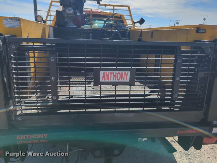 image for item ER4504 2015 Chevrolet Silverado 3500HD utility bed pickup truck