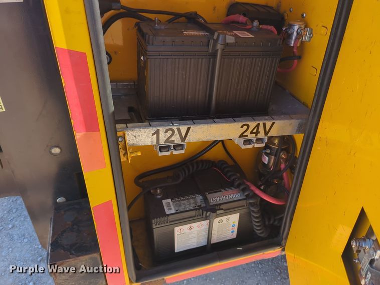 image for item ER4504 2015 Chevrolet Silverado 3500HD utility bed pickup truck