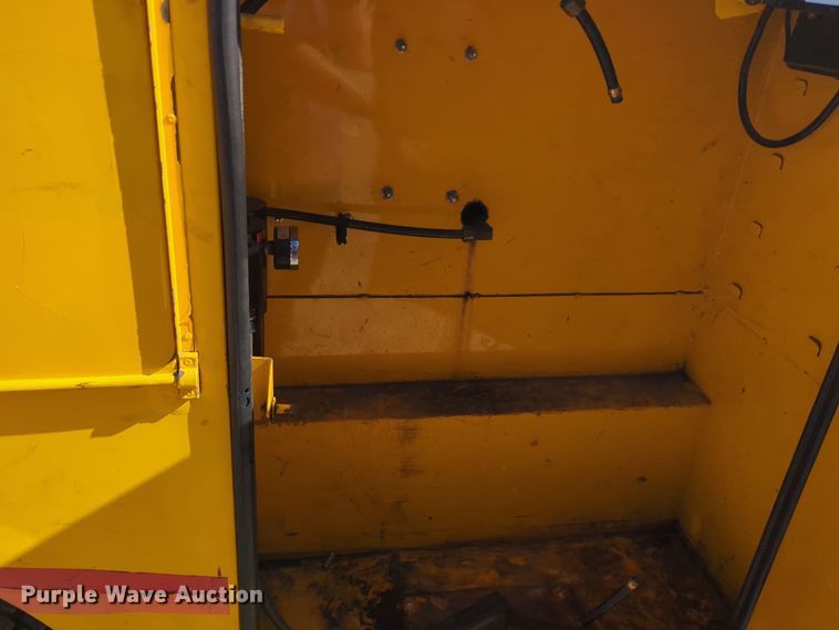 image for item ER4504 2015 Chevrolet Silverado 3500HD utility bed pickup truck