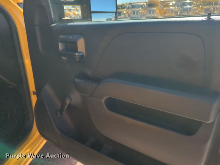 image for item ER4504 2015 Chevrolet Silverado 3500HD utility bed pickup truck