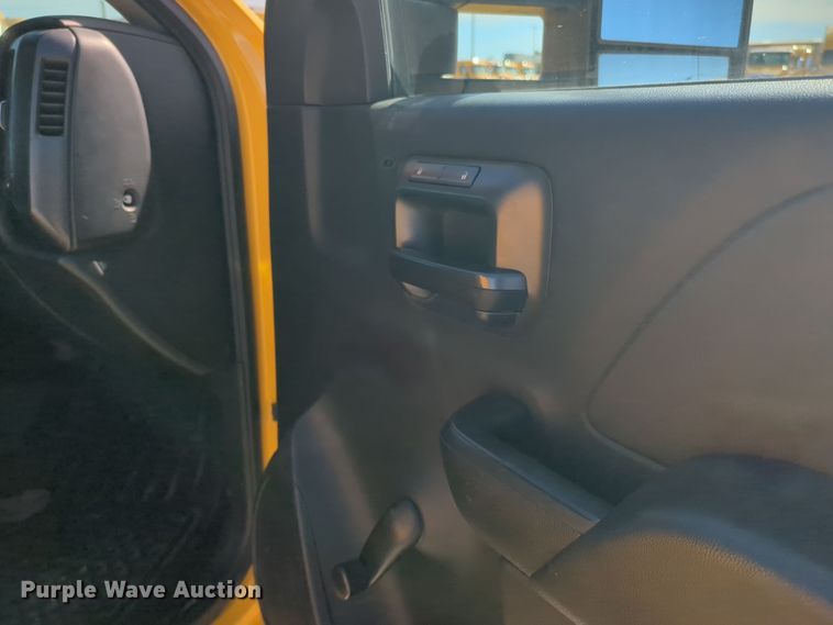 image for item ER4504 2015 Chevrolet Silverado 3500HD utility bed pickup truck