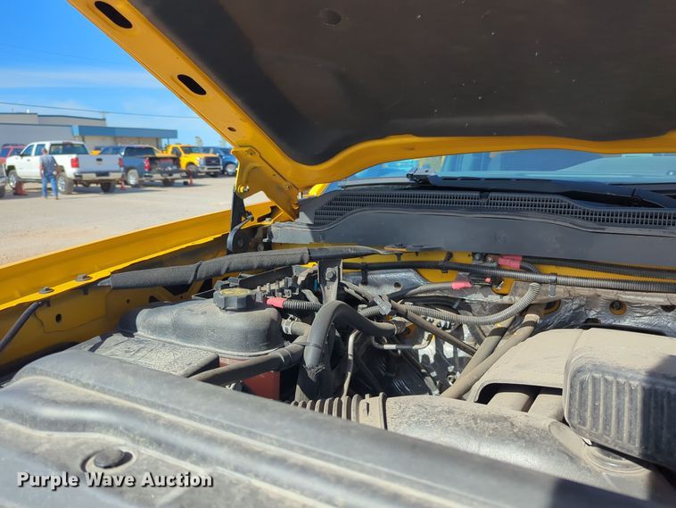 image for item ER4504 2015 Chevrolet Silverado 3500HD utility bed pickup truck