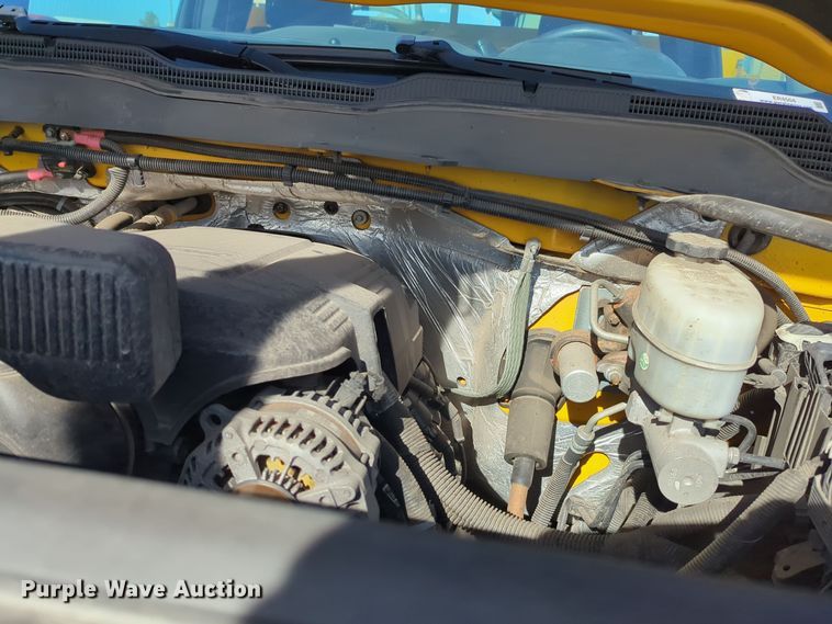 image for item ER4504 2015 Chevrolet Silverado 3500HD utility bed pickup truck