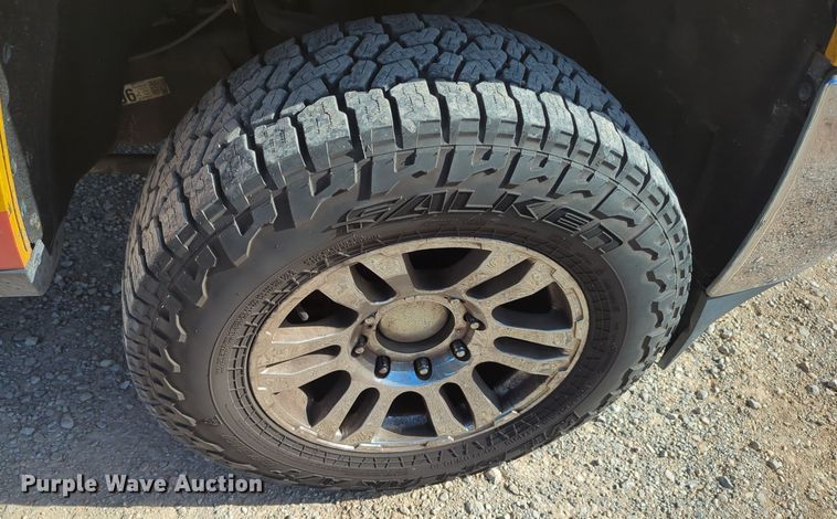 image for item ER4504 2015 Chevrolet Silverado 3500HD utility bed pickup truck