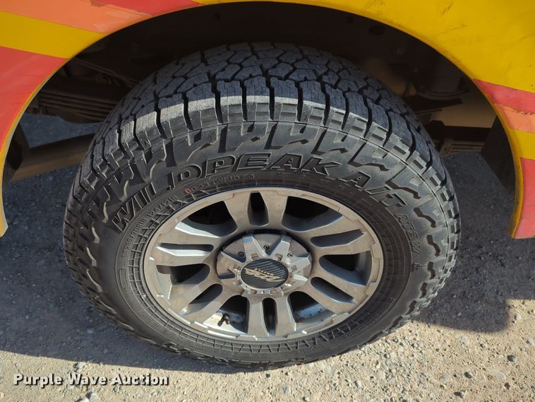 image for item ER4504 2015 Chevrolet Silverado 3500HD utility bed pickup truck