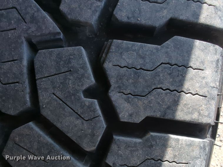 image for item ER4504 2015 Chevrolet Silverado 3500HD utility bed pickup truck