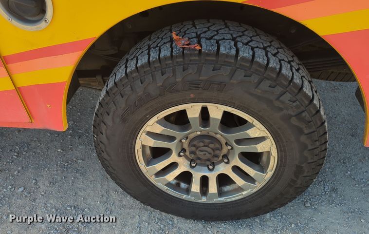 image for item ER4504 2015 Chevrolet Silverado 3500HD utility bed pickup truck