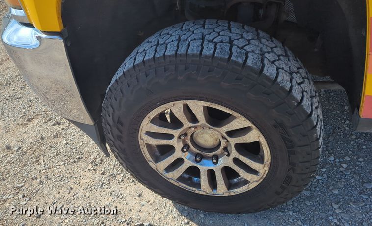 image for item ER4504 2015 Chevrolet Silverado 3500HD utility bed pickup truck