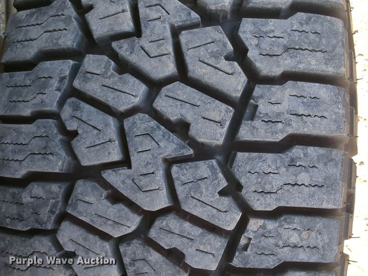 image for item ER4504 2015 Chevrolet Silverado 3500HD utility bed pickup truck