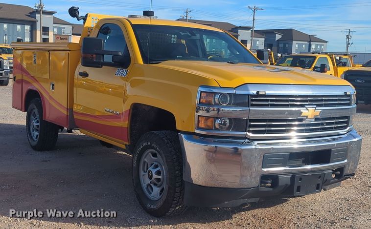 image for item ER4505 2018 Chevrolet Silverado 3500HD utility bed pickup truck