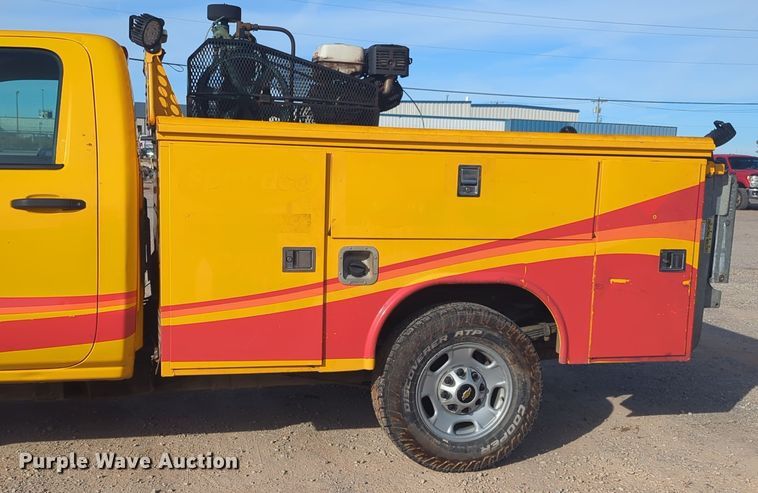 image for item ER4505 2018 Chevrolet Silverado 3500HD utility bed pickup truck