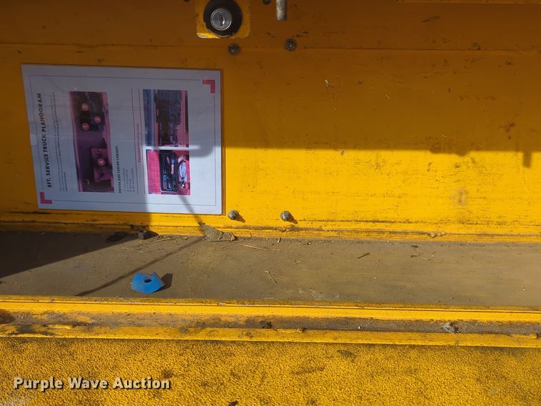 image for item ER4505 2018 Chevrolet Silverado 3500HD utility bed pickup truck