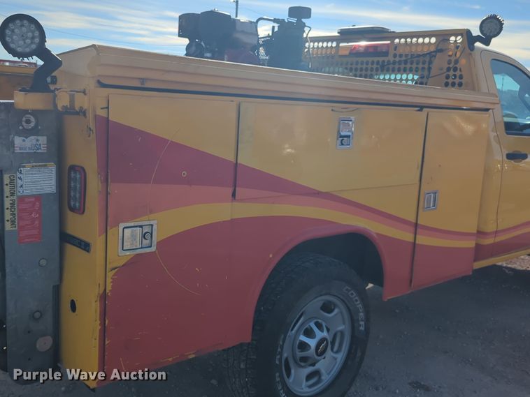 image for item ER4505 2018 Chevrolet Silverado 3500HD utility bed pickup truck