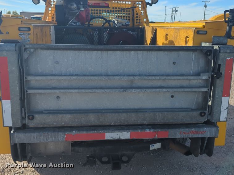 image for item ER4505 2018 Chevrolet Silverado 3500HD utility bed pickup truck