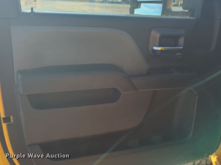 image for item ER4505 2018 Chevrolet Silverado 3500HD utility bed pickup truck