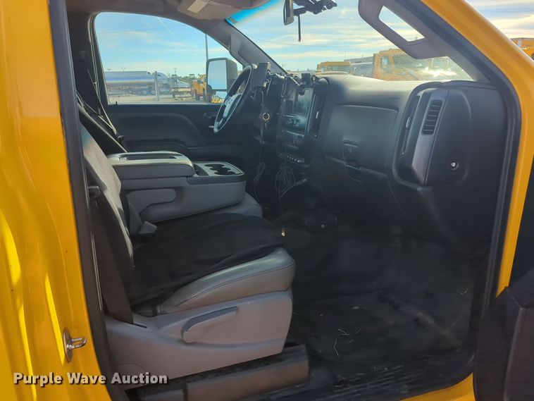 image for item ER4505 2018 Chevrolet Silverado 3500HD utility bed pickup truck