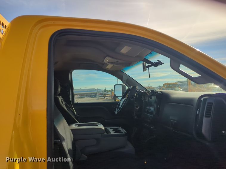 image for item ER4505 2018 Chevrolet Silverado 3500HD utility bed pickup truck